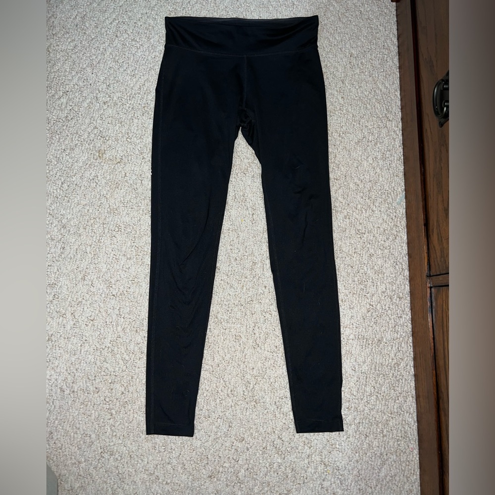 Medium Nike dry fit leggings!! Work maybe once or twice, in great condition!